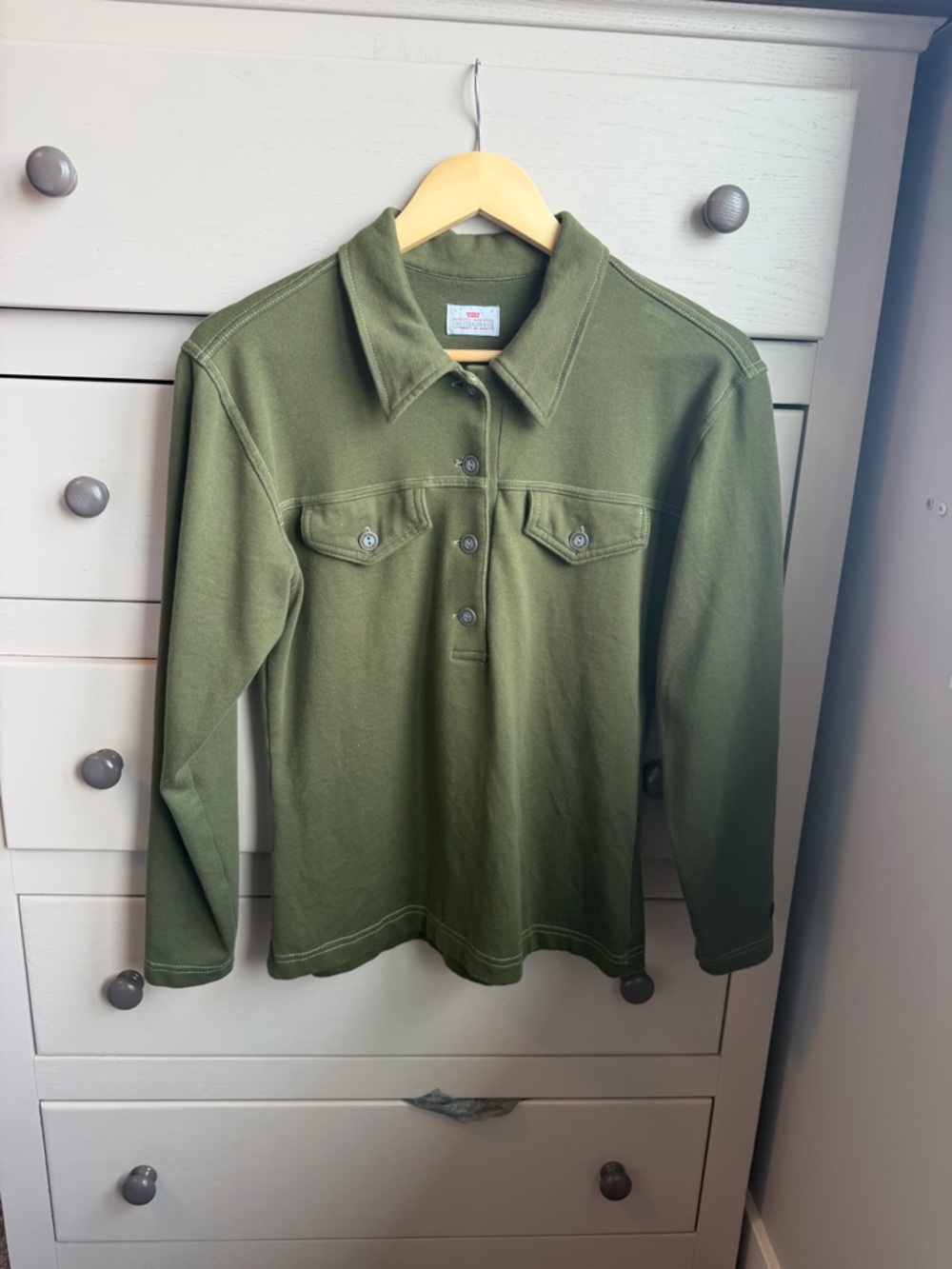 Vintage Levi’s Olive Green Long Sleeve Collared Pullover